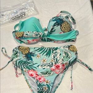 Tropical Floral Bikini Set Size 0XL new in package has rouched sides with tie